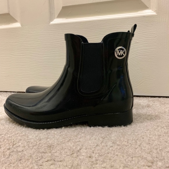 Michael Kors Chelsea Boots - Picture 3 of 4
